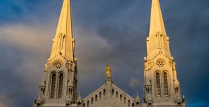 Shrine of Sainte-Anne-de-Beaupré, Avenue Royale.