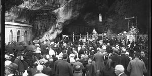 Pilgrims at the grotto of Massabielle, July 1914.