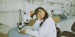 A female scientist in the lab. 